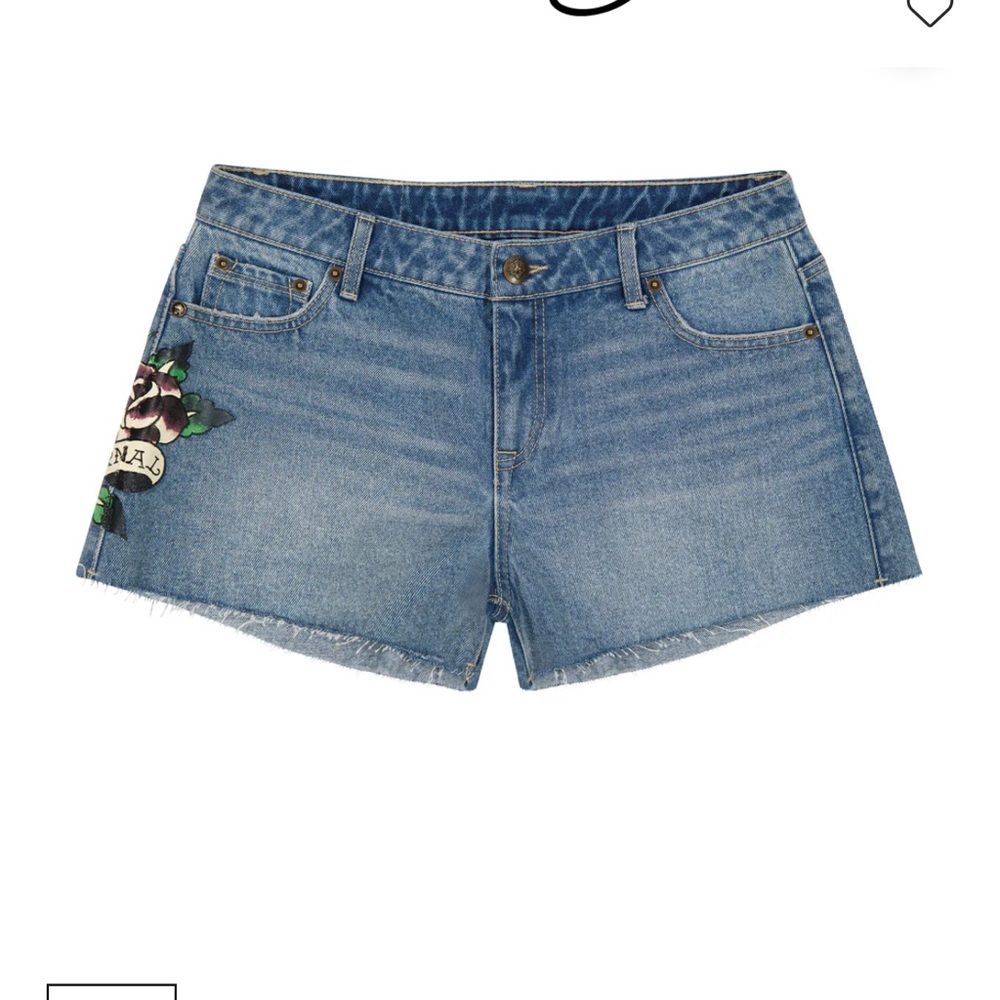 Ed Hardy love eternal woman dismissed shorts.
